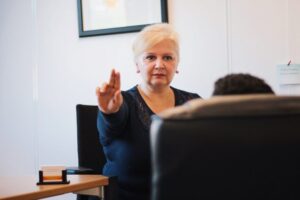 Therapeute tijdens behandeling